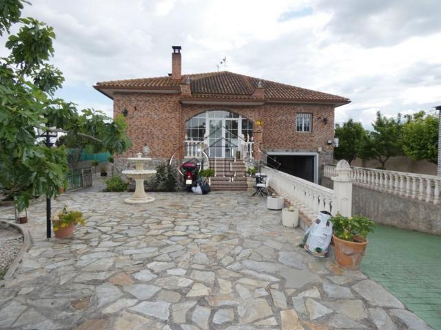 Villa en venta en Camarma De Esteruelas