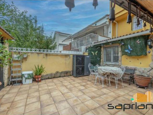 Chalet en venta en Apóstol Santiago, Madrid