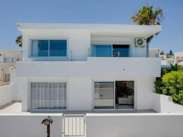Chalet en venta en Castillo de la Duquesa, Costa del Sol Occidental