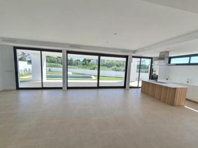 Chalet en venta en Castillo de la Duquesa, Costa del Sol Occidental