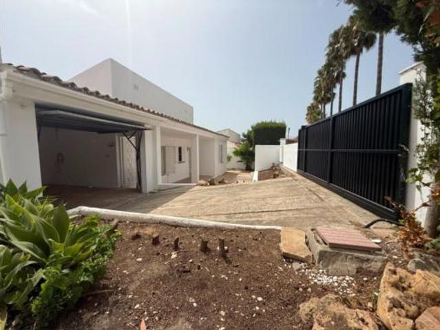 Chalet en venta en Castillo de la Duquesa, Costa del Sol Occidental