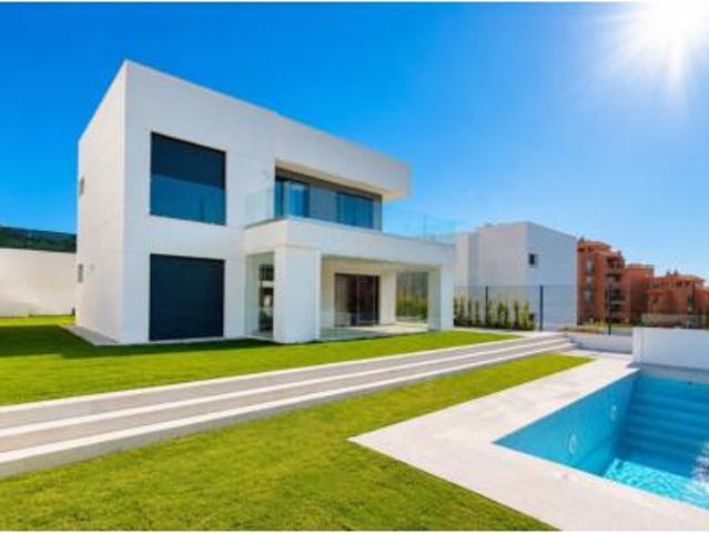 Chalet en venta en Castillo de la Duquesa, Costa del Sol Occidental