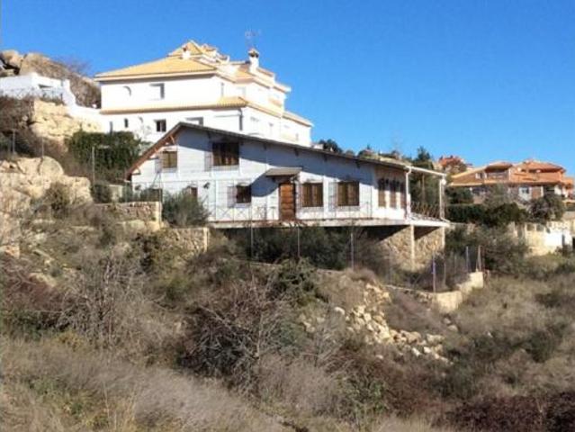Villa en venta en Manzanares El Real, Urbanización El Yelmo