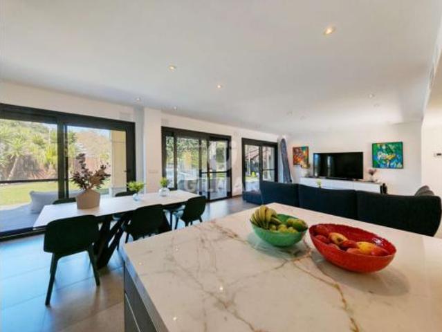 Villa en venta en Marbella, Miraflores