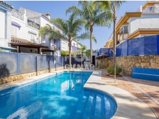 Villa en venta en Marbella, Albamar