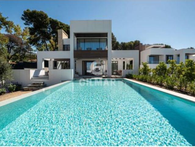 Villa en venta en Marbella, Miraflores
