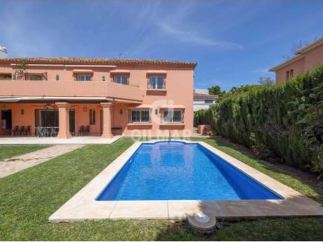 Villa en venta en Marbella, Albamar