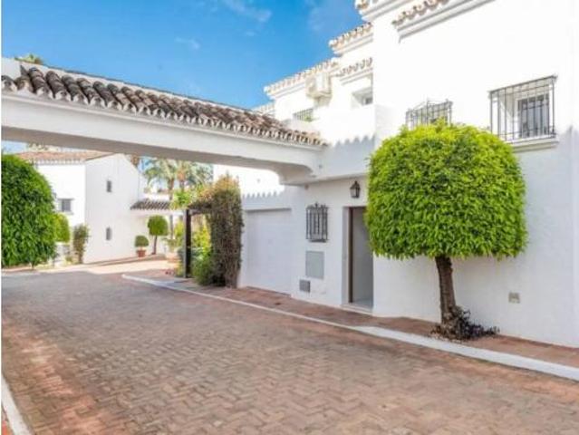 Chalet en venta en Nueva Andalucía, Costa del Sol Occidental