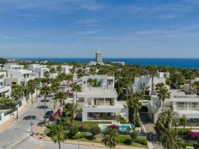 Chalet en venta en Rio Real, Costa del Sol Occidental