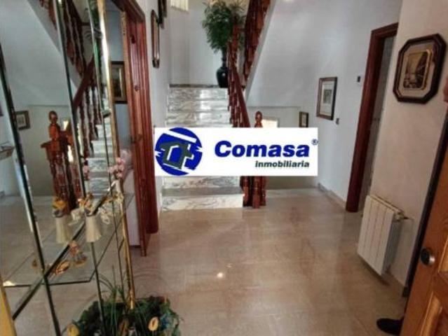 Villa en venta en Martos