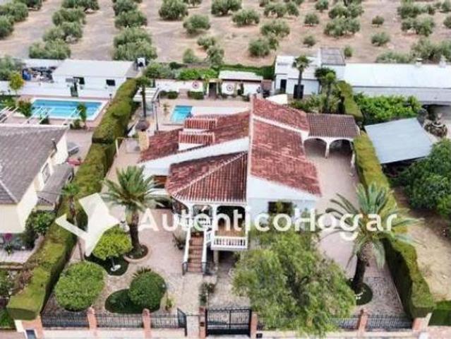 Chalet en venta en Martos, Andalucía
