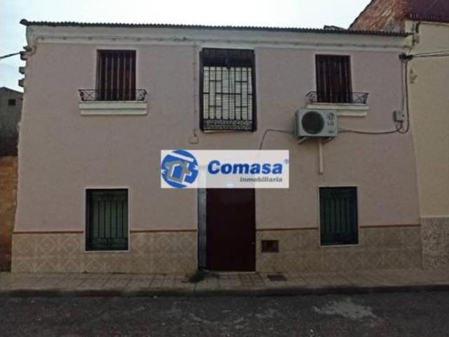 Villa en venta en Mengíbar