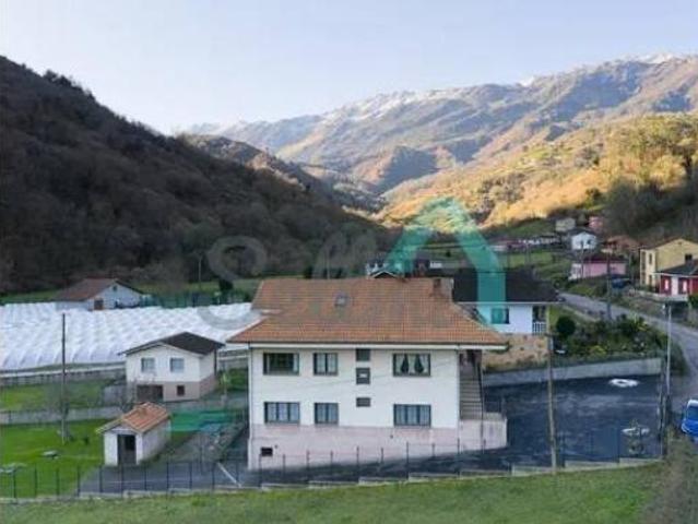 Chalet en venta en Morcín, Asturias