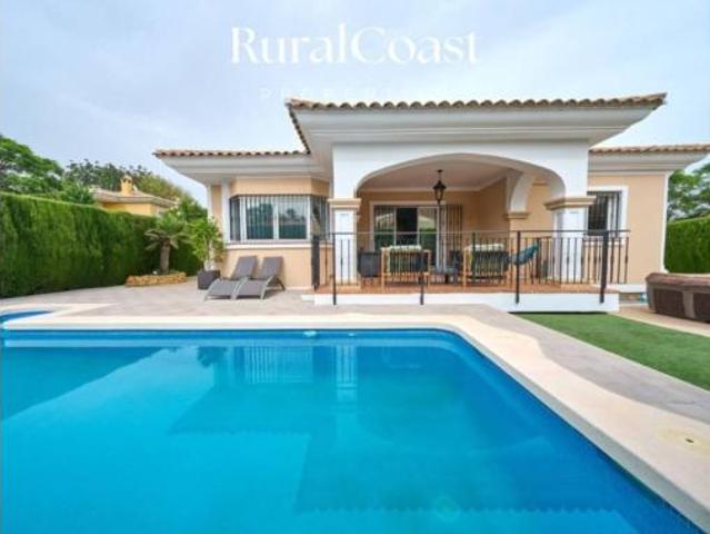 Chalet en venta en Bonalba, l'Alacantí