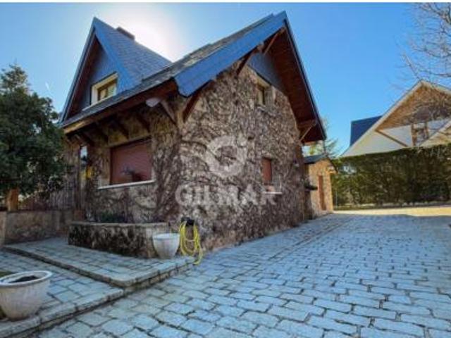 Villa en venta en Navacerrada, Urbanización Los Corales