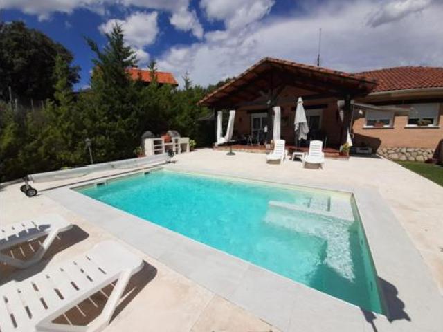 Chalet en venta en Sexmo de Lozoya, Navalafuente