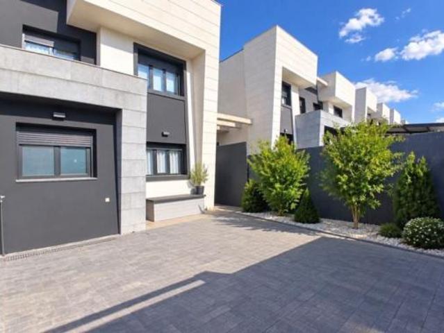 Chalet en venta en La Dehesa, Navalcarnero