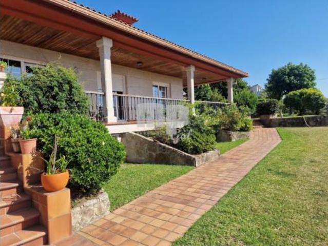 Chalet en venta en Alborés Pequeno, Vigo