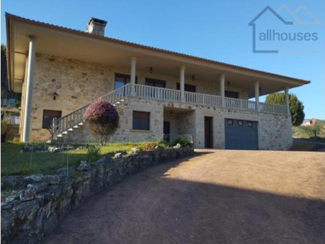 Villa en venta en O Rosal