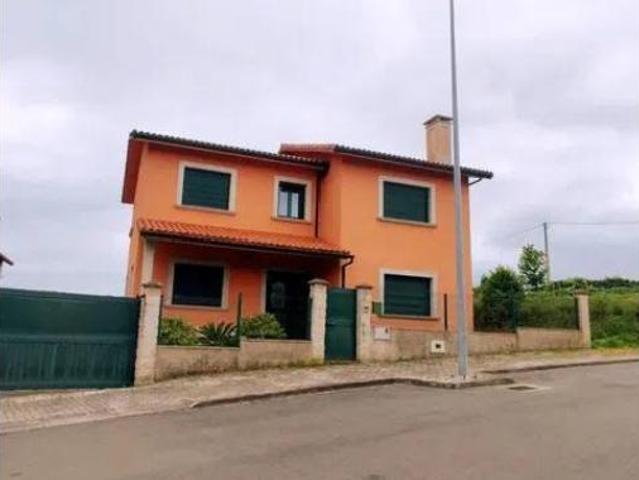 Chalet en venta en Oleiros, A Coruña