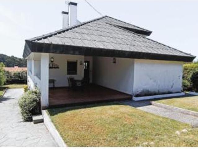 Chalet en venta en Oleiros, A Coruña