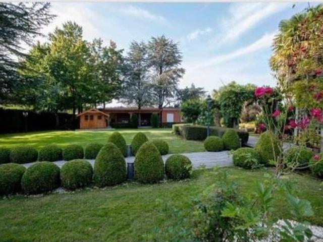 Chalet en venta en Oleiros, A Coruña