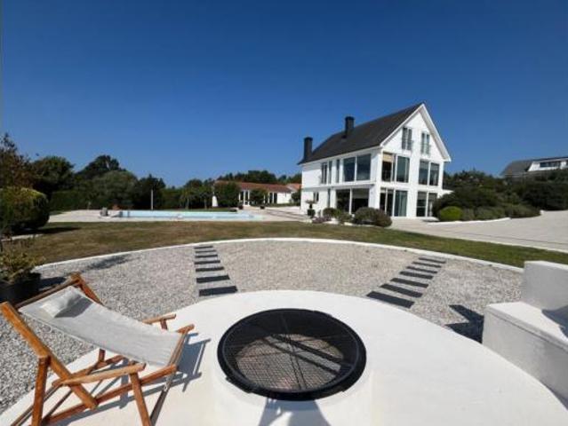 Chalet en venta en Oleiros, A Coruña