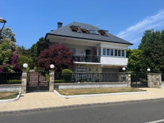 Chalet en venta en Oleiros, A Coruña