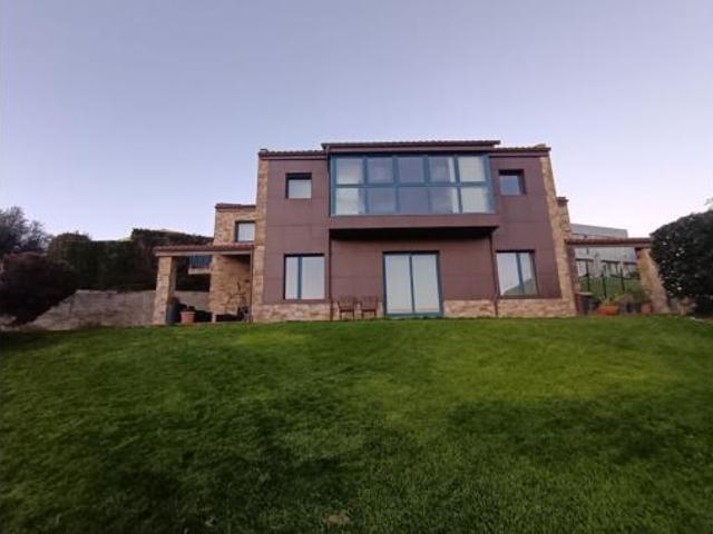Chalet en venta en Oleiros