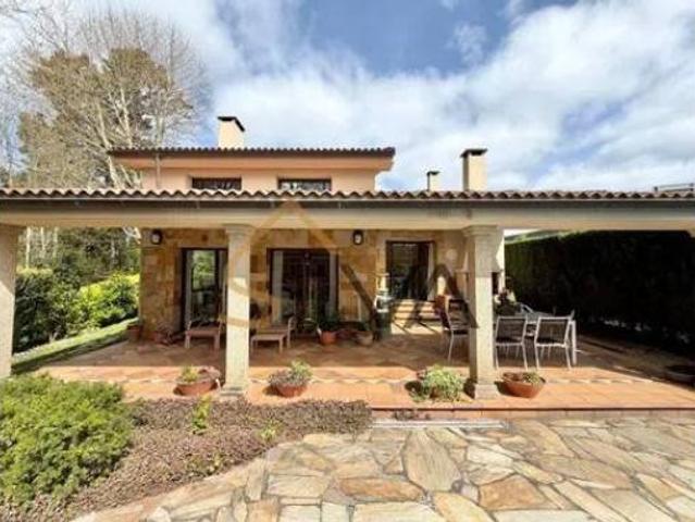Chalet en venta en Oleiros, A Coruña