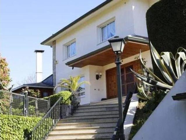Chalet en venta en Oleiros, A Coruña