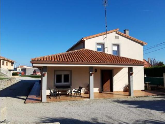 Chalet en venta en Oleiros, A Coruña