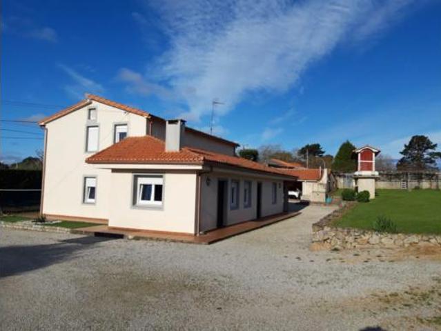 Chalet en venta en Oleiros, A Coruña