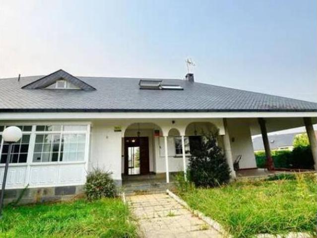 Chalet en venta en Oleiros, A Coruña