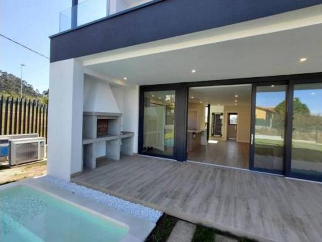 Chalet en venta en Oleiros, A Coruña