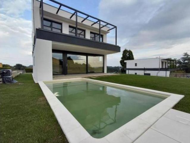 Chalet en venta en Oleiros, A Coruña