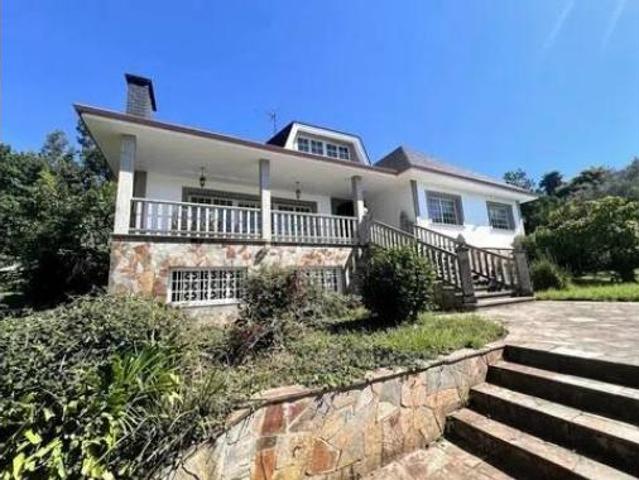 Chalet en venta en Oleiros, A Coruña