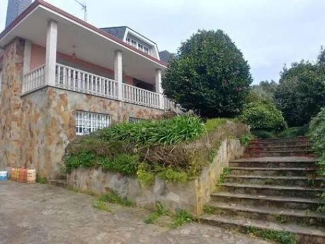 Chalet en venta en Oleiros, A Coruña