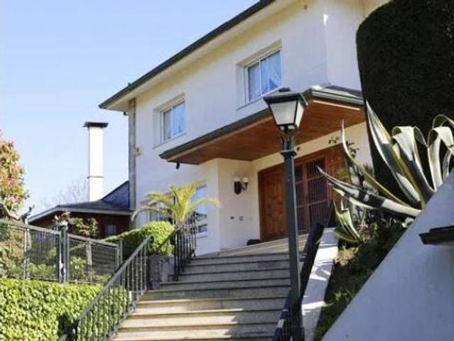 Chalet en venta en Oleiros, A Coruña