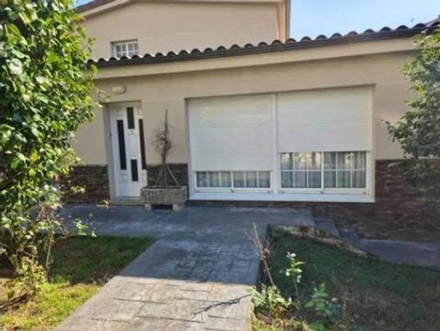 Chalet en venta en Oleiros, A Coruña
