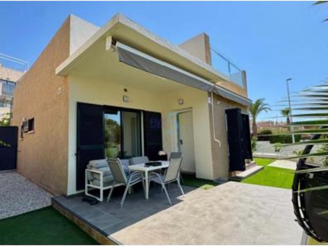 Chalet en venta en Urbanización La Zenia II, el Baix Segura / La Vega Baja