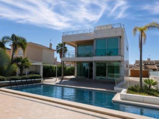 Chalet en venta en Urbanización La Zenia II, el Baix Segura / La Vega Baja