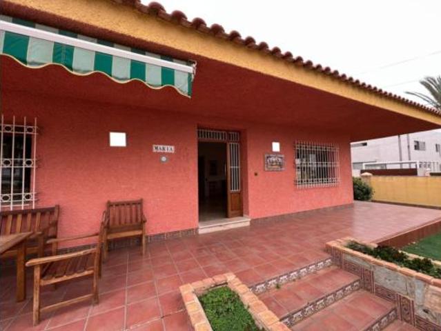 Chalet en venta en Urbanización La Zenia II, el Baix Segura / La Vega Baja