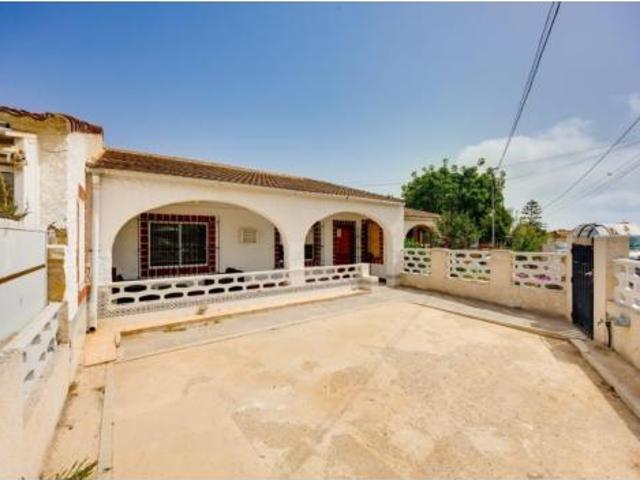 Chalet en venta en Urbanización La Zenia II, el Baix Segura / La Vega Baja