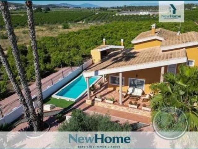 Chalet en venta en Barrio del Camino Viejo de Hurchillo, el Baix Segura / La Vega Baja