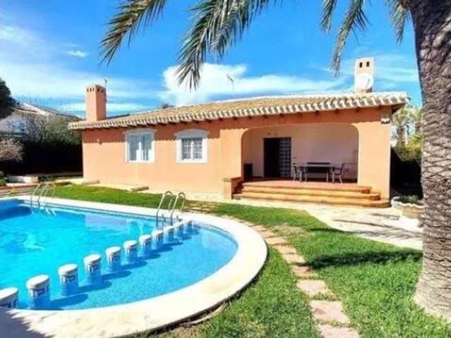 Chalet en venta en Urbanización La Zenia II, el Baix Segura / La Vega Baja