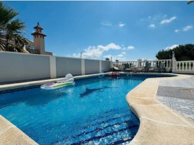 Chalet en venta en Urbanización La Zenia II, el Baix Segura / La Vega Baja