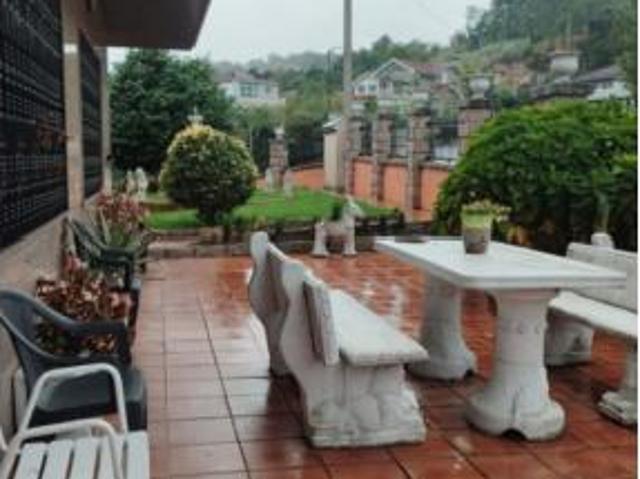 Chalet en venta en O Castelo, Ourense