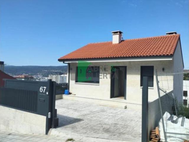 Chalet en venta en Montealegre, Ourense