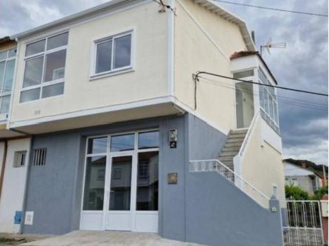 Chalet en venta en As Lagoas, Ourense